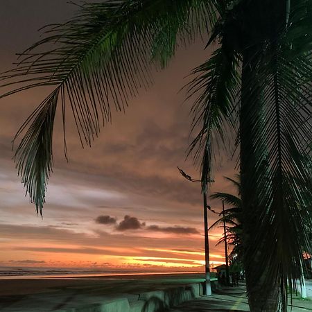 Lindo Sobrado Amarelo -Proximo A Praia Mongagua Bagian luar foto